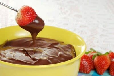 Fondue de chocolate com creme de avelã sem açúcar